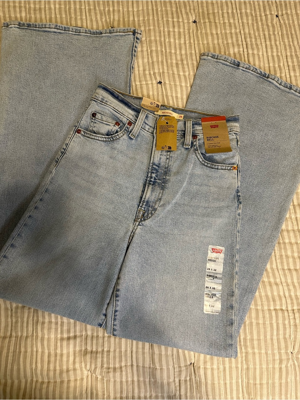 NWT Levi's Light Blue Ribcage Bells Jeans (26)